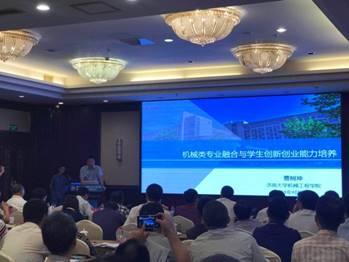 //wx.qq.com/cgi-bin/mmwebwx-bin/webwxgetmsgimg?&MsgID=3423162151078573913&skey=%40crypt_c8bb8437_714cf4aad6e702257a0604d4a93b9328